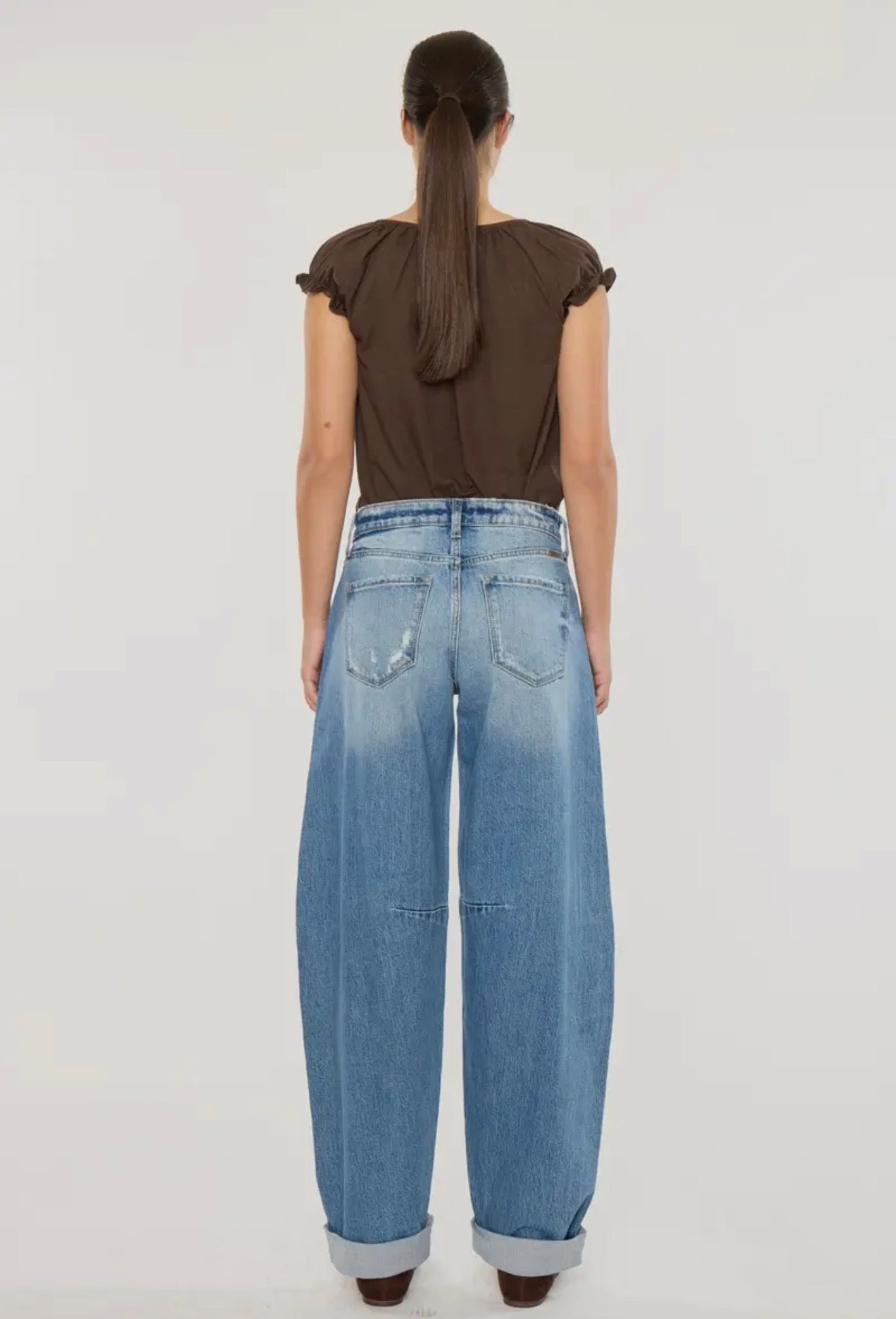 Low slung horseshoe jean