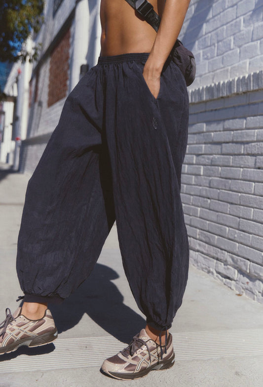 On it Pant/ Black