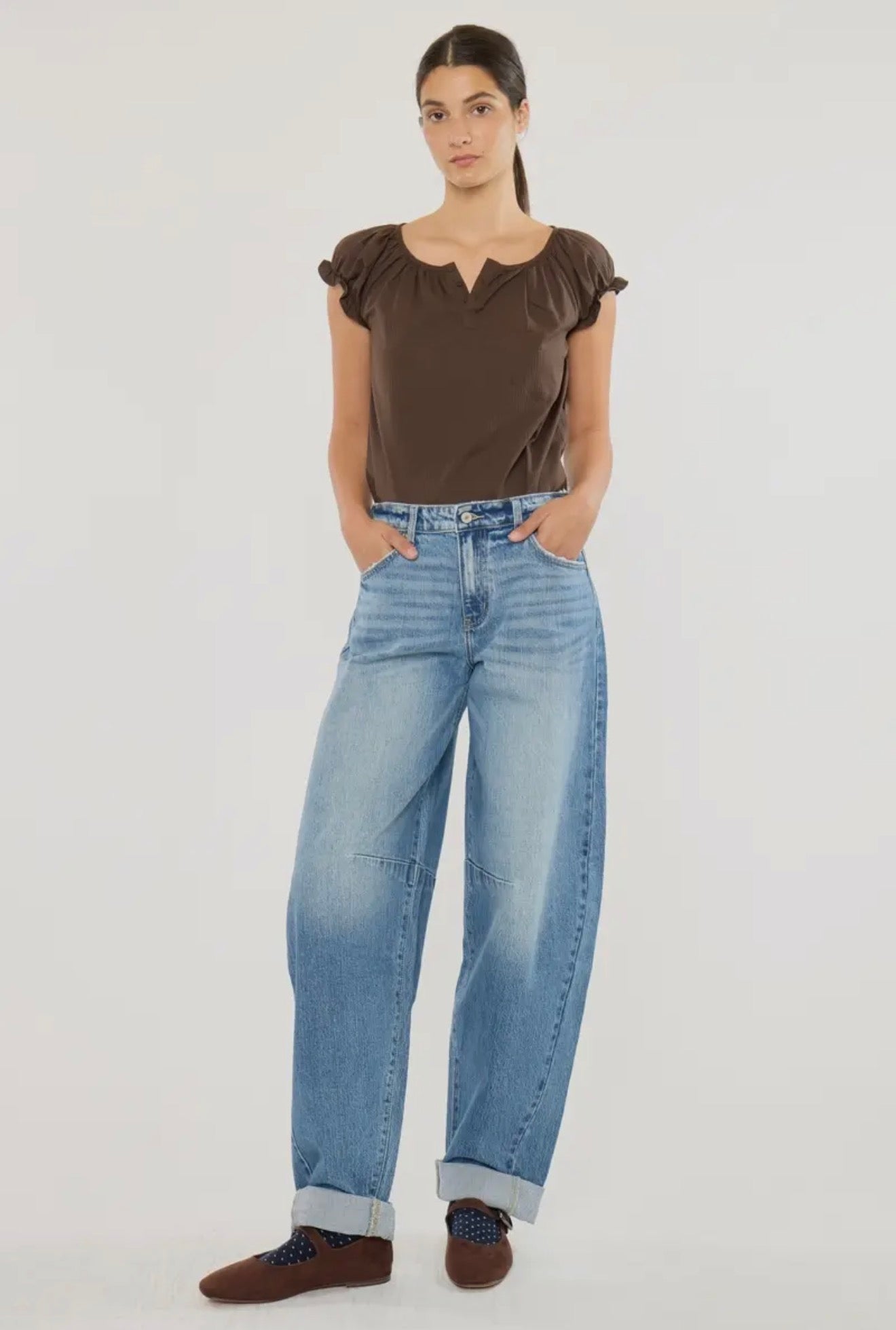 Low slung horseshoe jean
